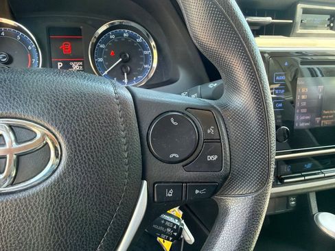 Used 2017 Toyota Corolla LE w/ Carpet Mat Package (TMS) FWD image 20