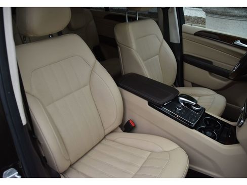 Used 2017 Mercedes-Benz GLS 450 4MATIC image 30