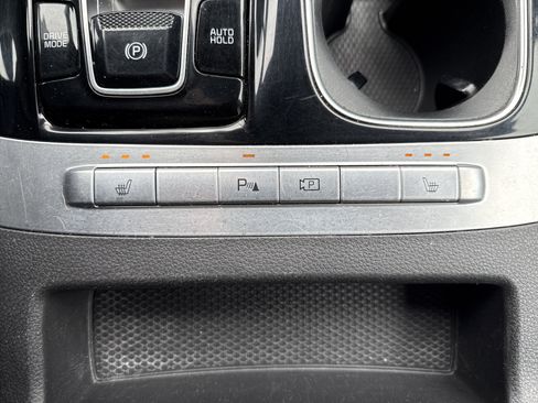 Used 2022 Kia Carnival EX FWD image 29