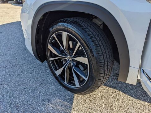 New 2026 Volkswagen Atlas Cross Sport SEL Premium R-Line image 28