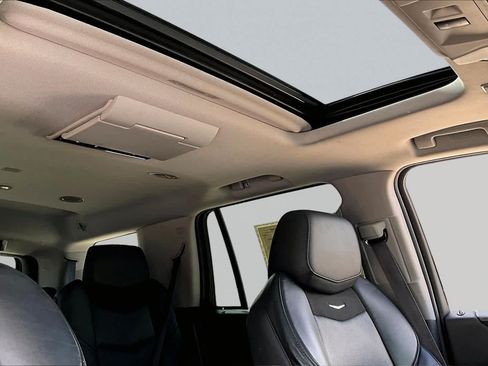Used 2015 Cadillac Escalade Luxury AWD/4WD image 8