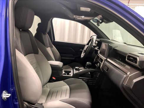 Certified 2025 Toyota Tacoma TRD Off-Road image 11