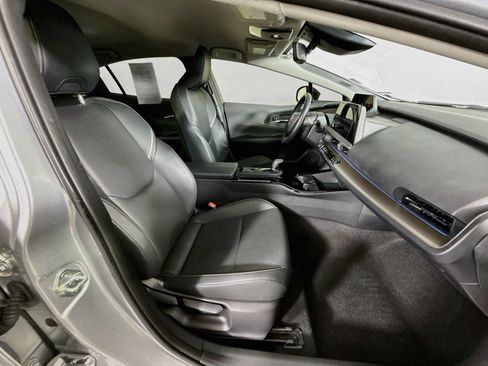 Used 2024 Toyota Prius XLE FWD image 34