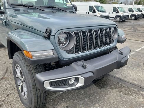 New 2025 Jeep Gladiator Sport AWD/4WD image 29