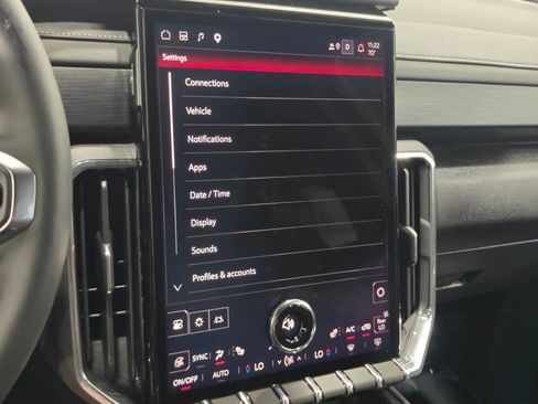 Used 2025 GMC Acadia Elevation w/ Elevation Premium Package FWD image 41