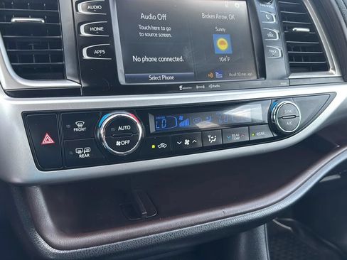Used 2017 Toyota Highlander Plus FWD image 35