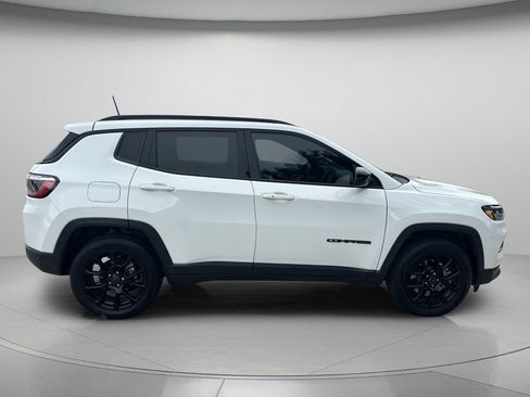 Used 2026 Jeep Compass Latitude AWD/4WD image 8