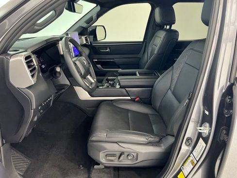 Used 2025 Toyota Tundra Limited AWD/4WD image 17