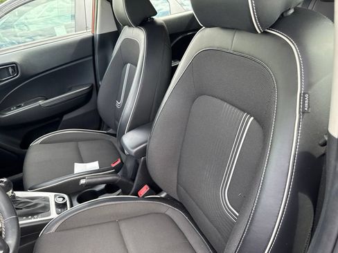 Certified 2022 Hyundai Venue Limited FWD image 6
