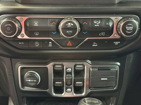 Used 2021 Jeep Wrangler Unlimited Sahara AWD/4WD image 35