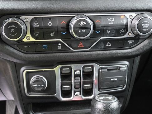 Used 2024 Jeep Wrangler Unlimited w/ Convenience Group image 28