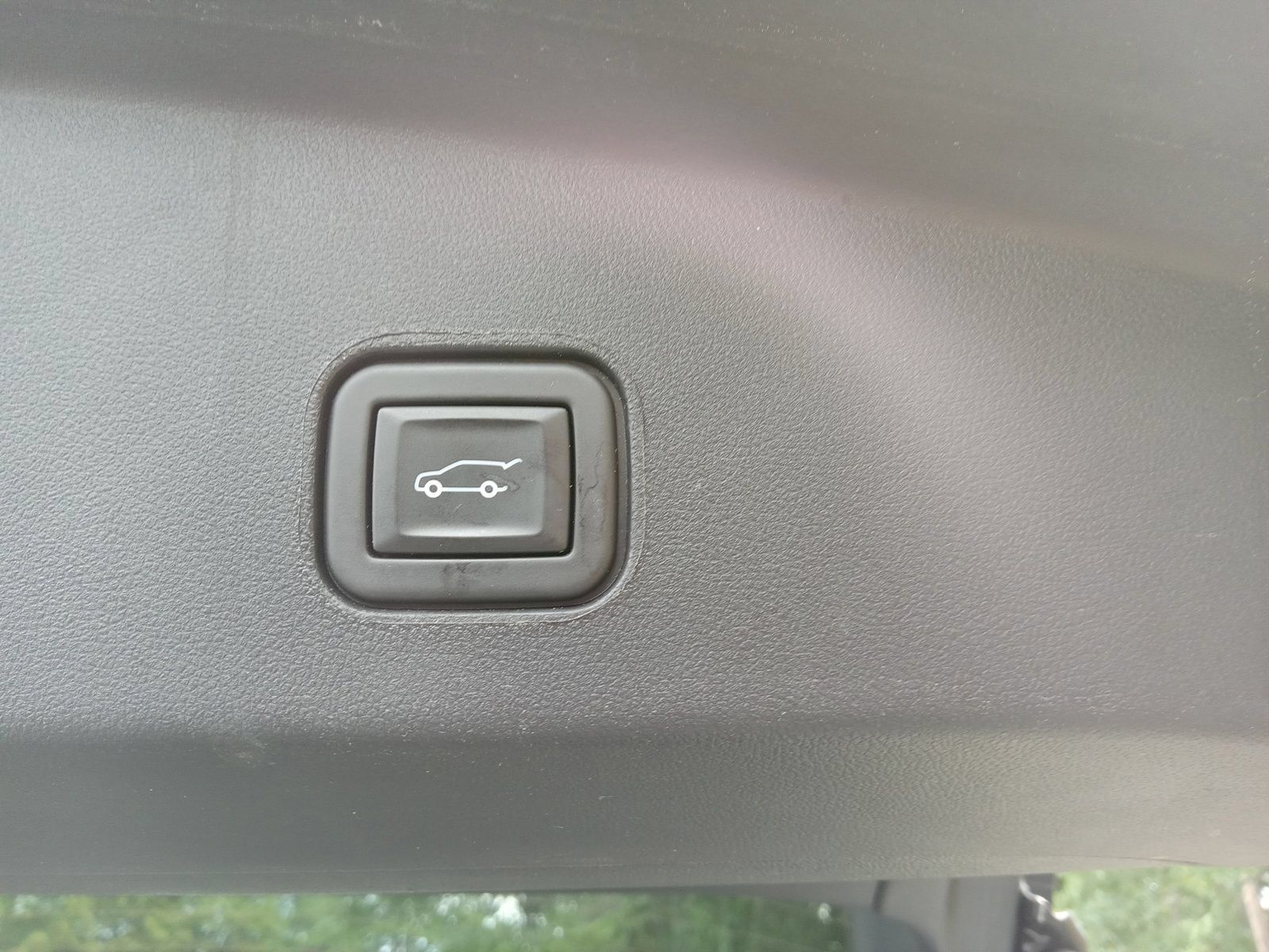 Used 2024 Cadillac Lyriq Luxury w/ LPO, Floor Liner Package AWD/4WD image 25