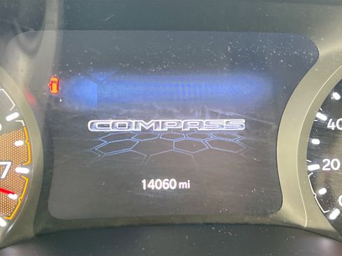 Used 2022 Jeep Compass Latitude image 12