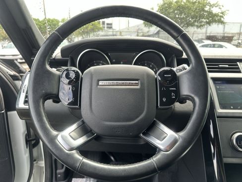 Used 2020 Land Rover Discovery SE AWD/4WD image 11
