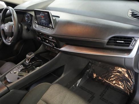 Used 2025 Nissan Rogue SV FWD image 18