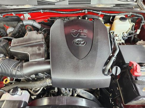 Used 2016 Toyota Tacoma SR image 33