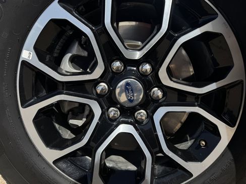 Used 2024 Ford Expedition XLT image 10