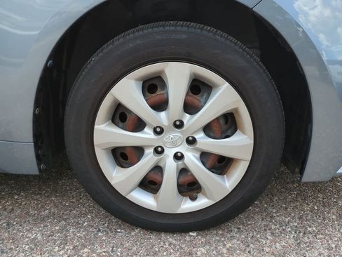 Used 2021 Toyota Corolla LE FWD image 11