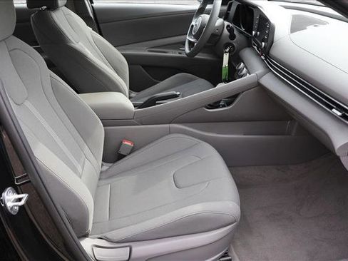 Certified 2023 Hyundai Elantra SE w/ Preferred Accessory Package FWD image 28