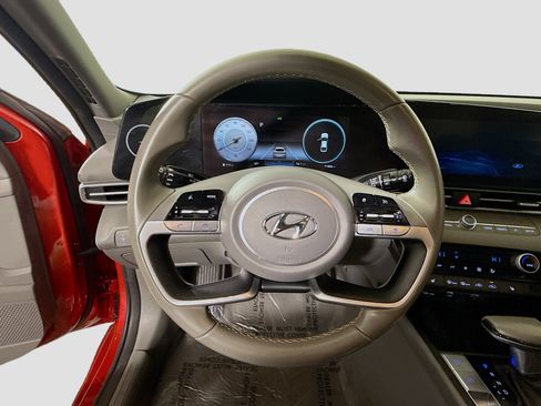 Used 2023 Hyundai Elantra SEL w/ Convenience Package image 13