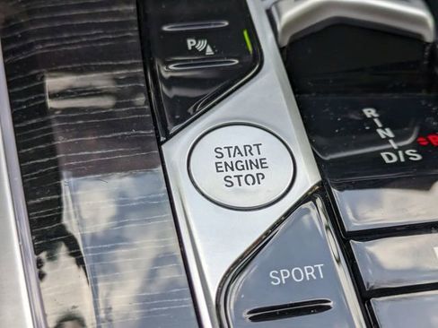 Used 2024 BMW X5 sDrive40i w/ M Sport Package RWD image 29