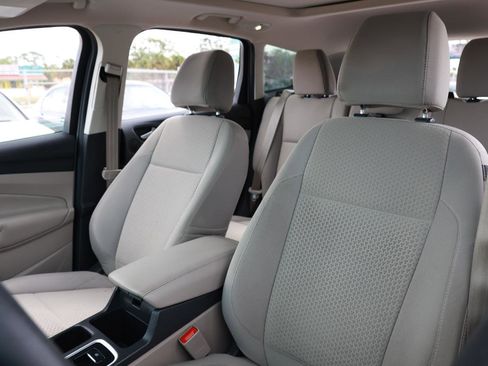Used 2017 Ford Escape SE w/ Equipment Group 201A FWD image 6