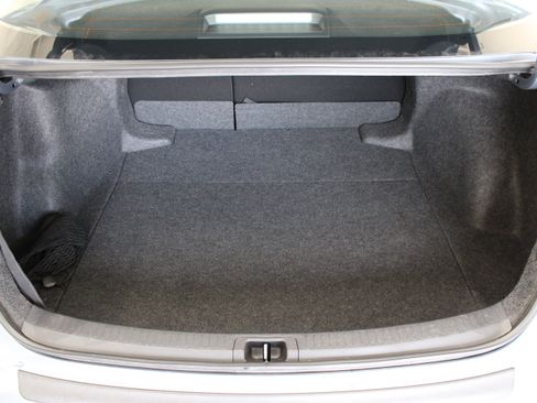 Used 2025 Toyota Corolla LE FWD image 28