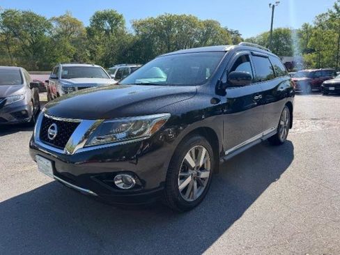 Used 2016 Nissan Pathfinder Platinum w/ Family Entertainment Package AWD/4WD image 1