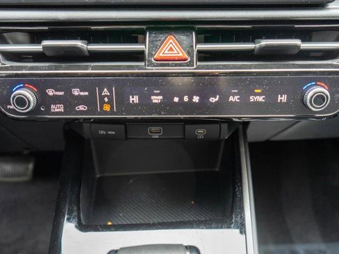 Certified 2024 Kia Niro LX image 23