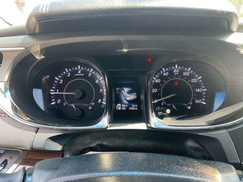 Used 2013 Toyota Avalon Limited w/ Technology Pkg FWD image 16