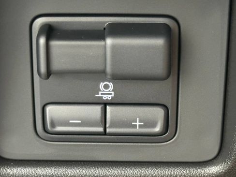 Used 2024 Chevrolet Colorado LT w/ LT Convenience Package AWD/4WD image 37