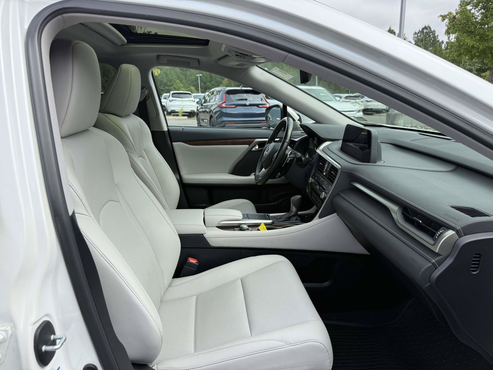 Used 2021 Lexus RX 350L Premium w/ Premium Package AWD/4WD image 14