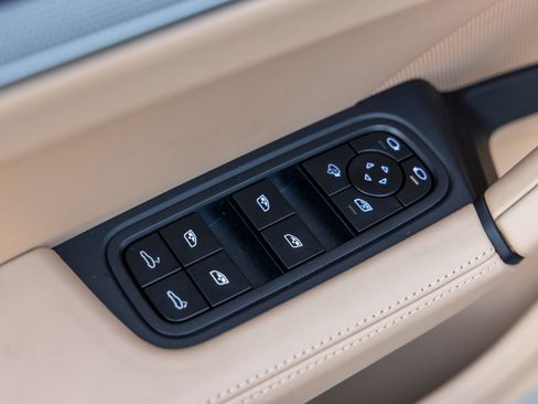 New 2025 Porsche Cayenne S image 23