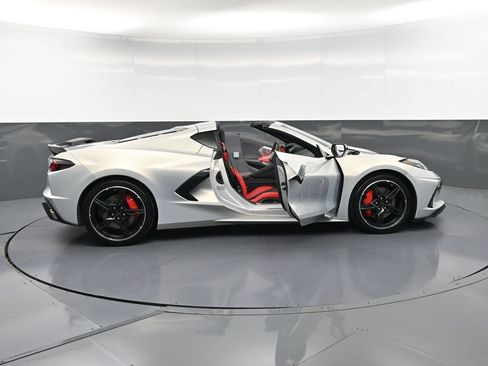 Used 2022 Chevrolet Corvette Stingray Preferred Cpe w/ Z51 Performance Package RWD image 36