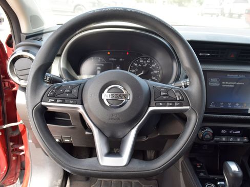 Used 2021 Nissan Kicks SV FWD image 6