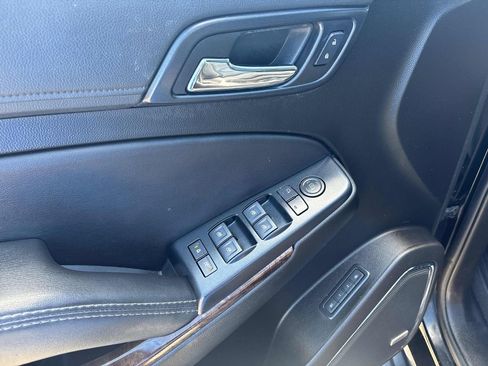 Used 2019 Chevrolet Suburban LT AWD/4WD image 10