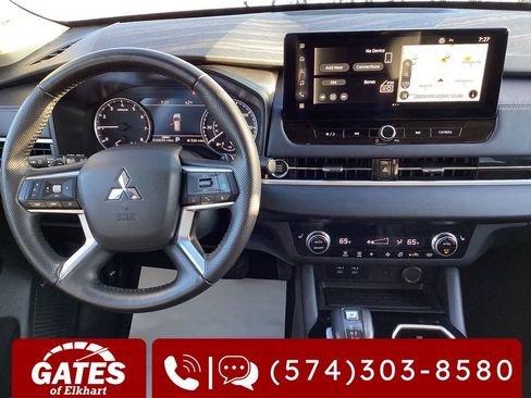 Used 2025 Mitsubishi Outlander SE AWD/4WD image 17