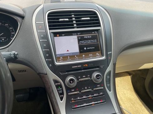 Used 2017 Lincoln MKX Select w/ Select Plus Package FWD image 8