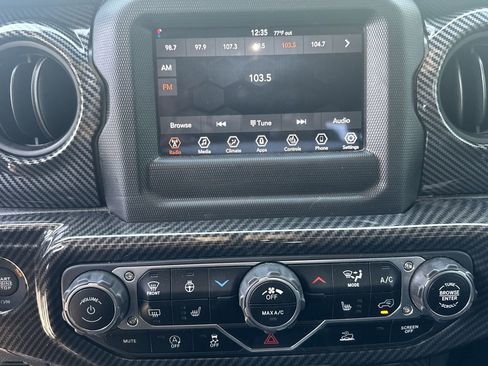 Used 2022 Jeep Gladiator Sport AWD/4WD image 29
