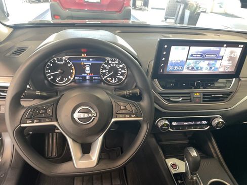 Used 2025 Nissan Altima 2.5 SV w/ SV Special Edition Package AWD/4WD image 9