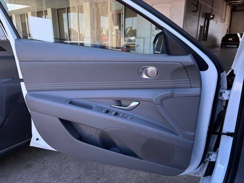 Used 2025 Hyundai Elantra SEL FWD image 15