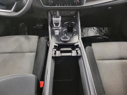 Used 2024 Nissan Rogue SV image 18
