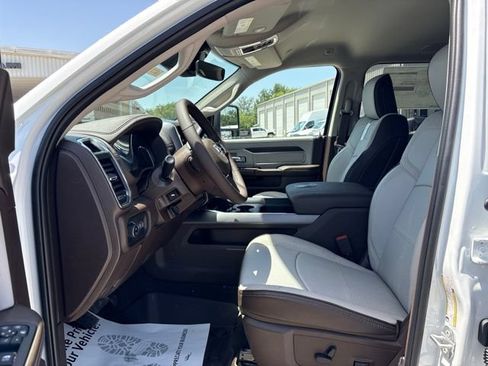 New 2026 RAM 2500 Laramie AWD/4WD image 15