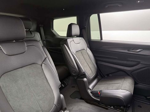 New 2025 Jeep Grand Cherokee L Altitude image 21