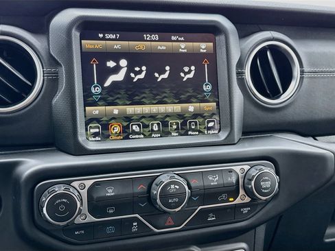 Used 2022 Jeep Wrangler Unlimited Sahara AWD/4WD image 12