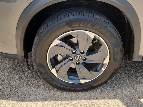 Used 2025 Nissan Rogue SV FWD image 7