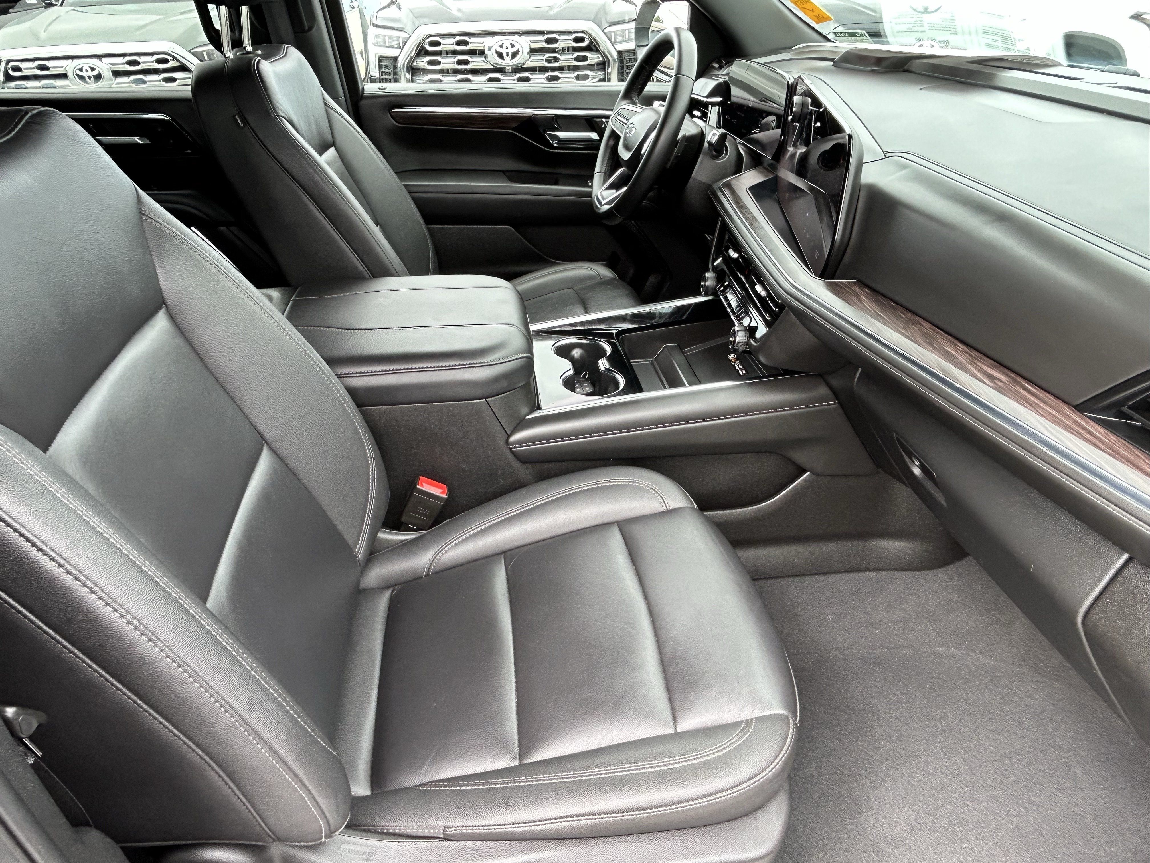 Used 2025 Chevrolet Suburban Z71 AWD/4WD image 10