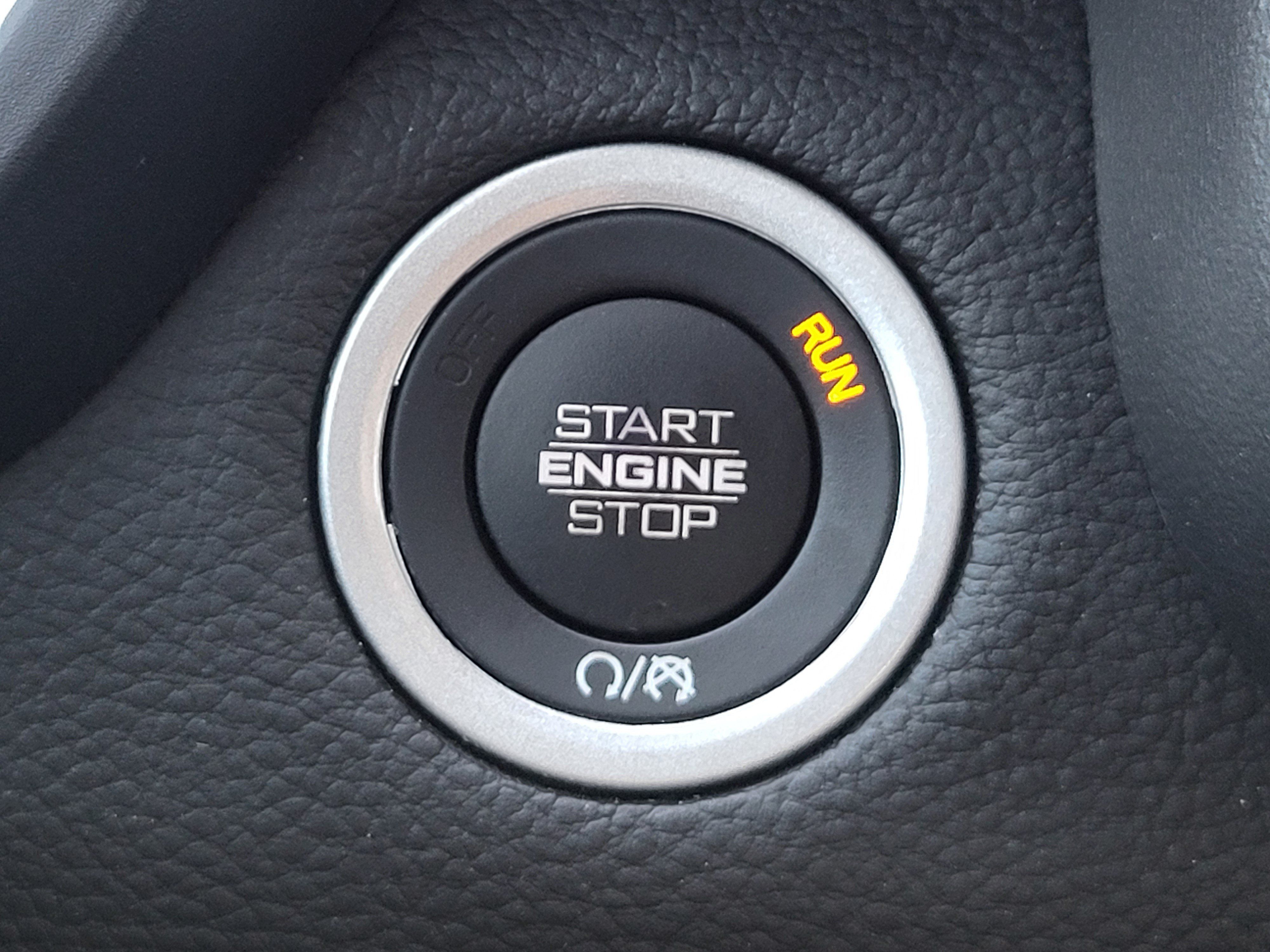 Used 2025 RAM 1500 Laramie AWD/4WD image 18