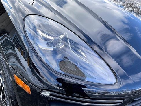 Used 2020 Porsche Macan Turbo image 32