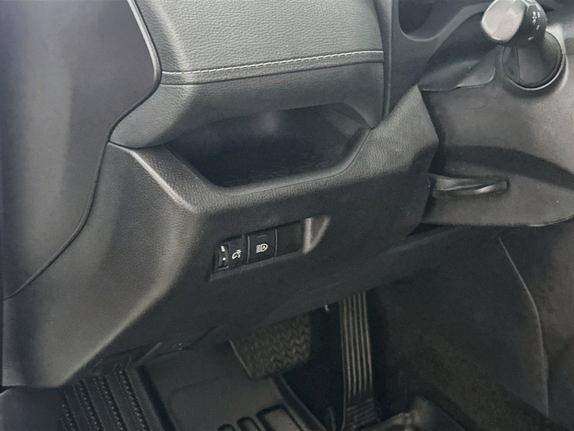Used 2025 Toyota RAV4 LE AWD/4WD image 17